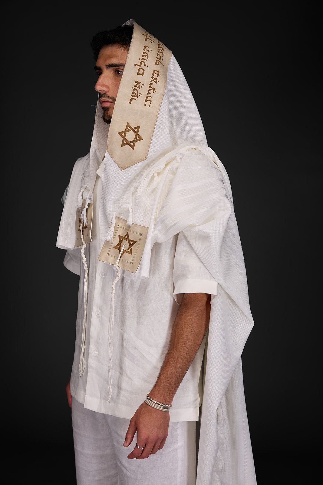 טלית צמר דגם להתעטף בציצית אבן